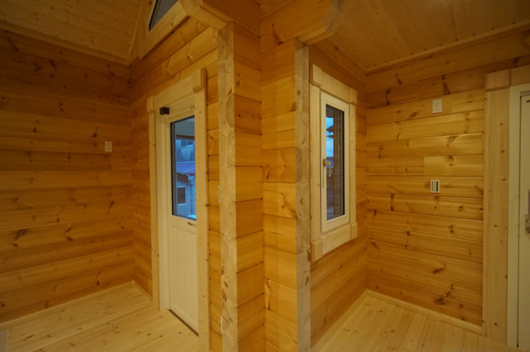 Wir haben den Preis für das beste maschinell hergestellte Blockhaus